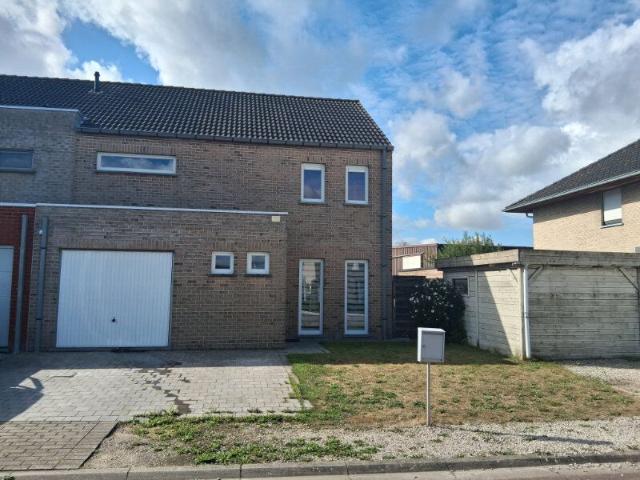 recente halfopen bebouwing in Zwevezele