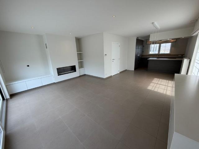 Recente Halfopen Woning met Tuin te Huur in Assebroek