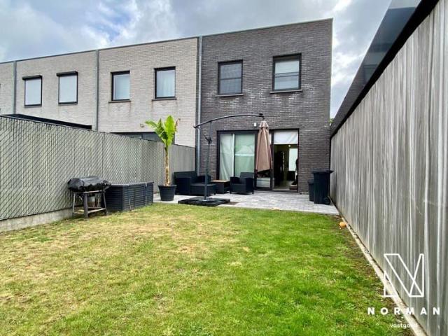 Recente woning in rustige buurt met 3 slaapkamers, zuidwest