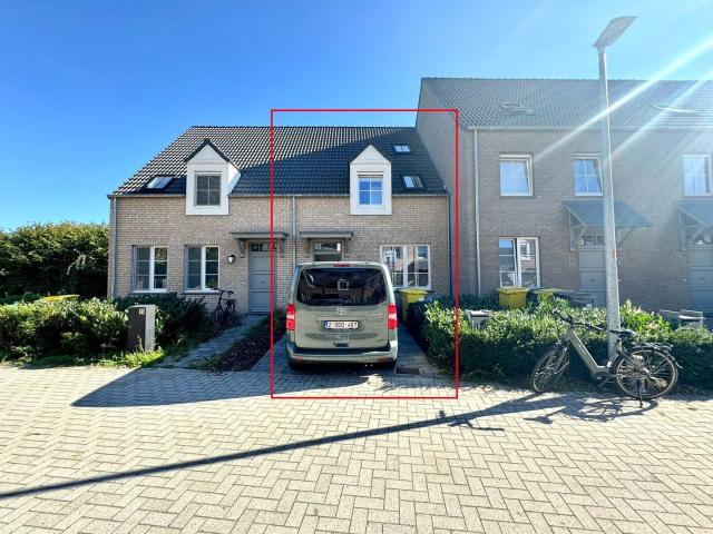 Recente woning met 3 slaapkamers, tuin en polyvalente zolde