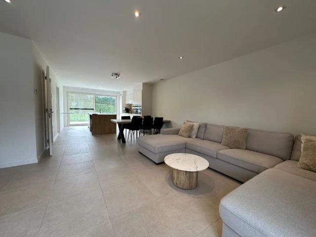 Recente woning met 3 slaapkamers, berging, kelder, zolder, garage en terras te Voeren