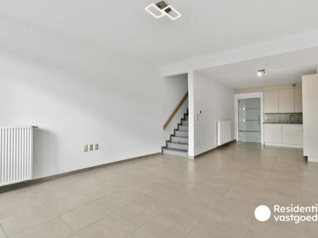 Recente woning met 3 slaapkamers en zonnige tuin nabij centrum Oudenburg