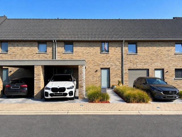 Recente woning met carport te huur te Rumbeke