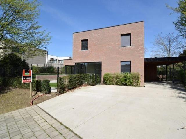 RECENTE WONING MET TUIN IN CENTRUM ROESELARE