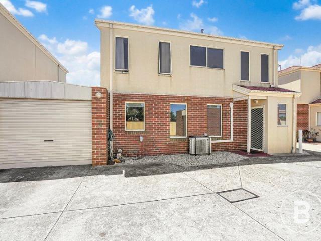 RECENTLY UPDATED THREE BEDROOM TOWNHOUSE IN POPULAR LOCATION