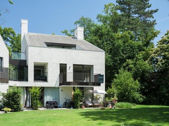 Recently built apartment with two bedrooms and spacious ter