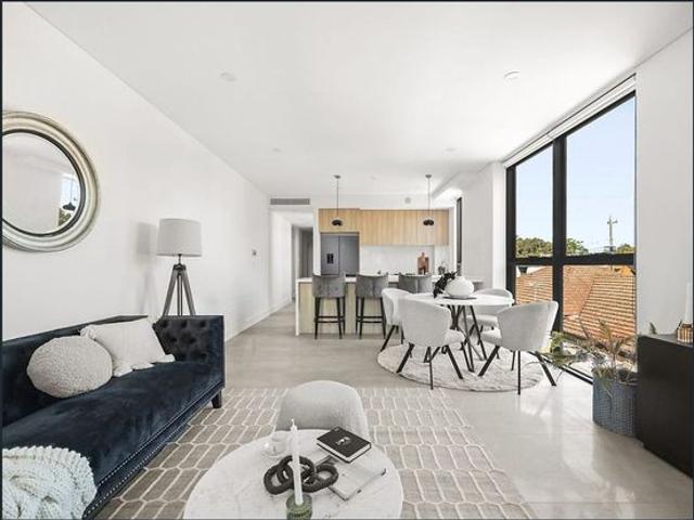 Recently built luxurious apartment within 150m to Mortdale station