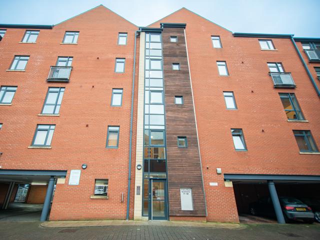 Recently decorated ground floor, one bed apartment in Hull's Old Town
