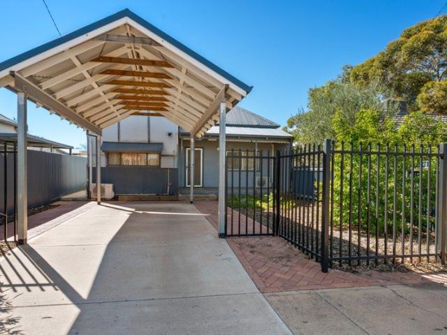 Recently Modernised 4 Bedroom Home, That Comes With An Existing Lease at $850pw!