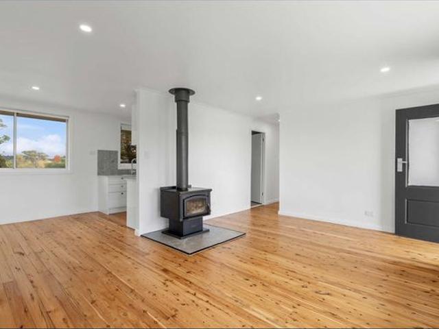 Recently Renovated 3 Bedroom Home Close to Town
