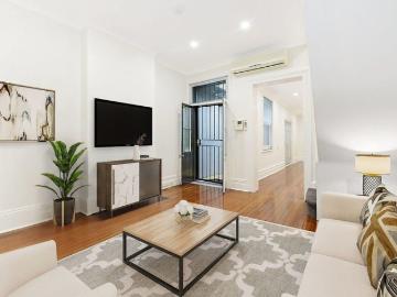 Recently Renovated 3 bedroom terrace house in fantastic location