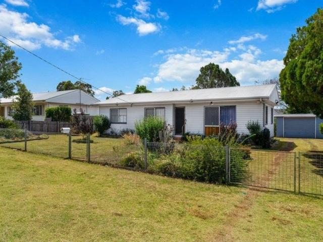 Recently Renovated 1,012m2 Allotment