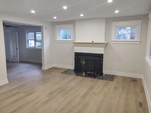 Recently Renovated 5 Beds Detached House at Crescent Heights — 4 Bedrooms+ Den House