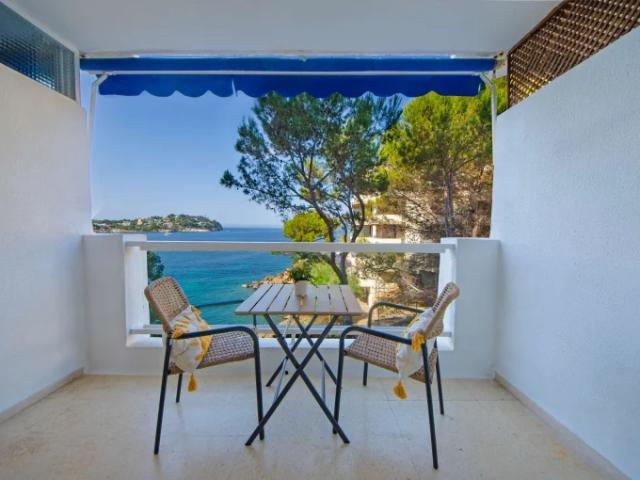 Recently renovated apartment for rent with sea views