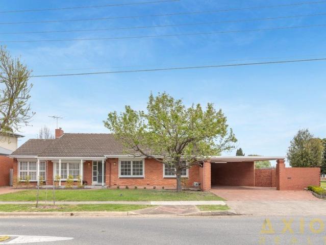 RECENTLY RENOVATED FAMILY HOME IN A PRIME RIVERSIDE LOCATION