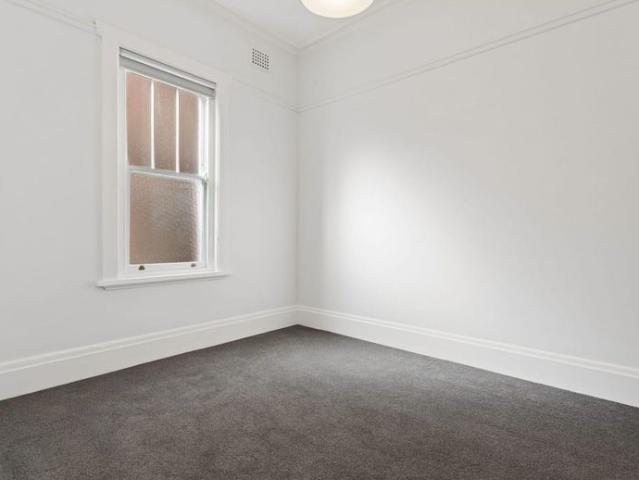 Recently renovated Federation apartment with Coogee Beach views