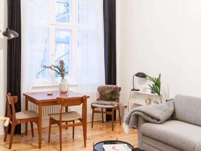 Recently renovated Fully furnished apartment on the canal of Paul Lincke Ufer Canal !, Berlin Amsterdam Apartments for Rent