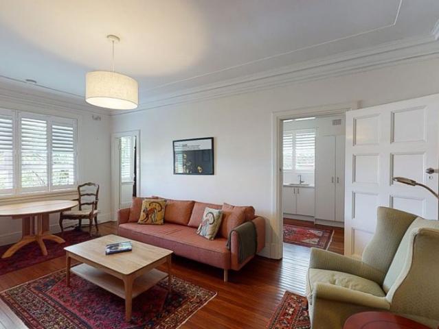 Recently renovated home w/elegant decor in fantastic central location $950/week fully furnished