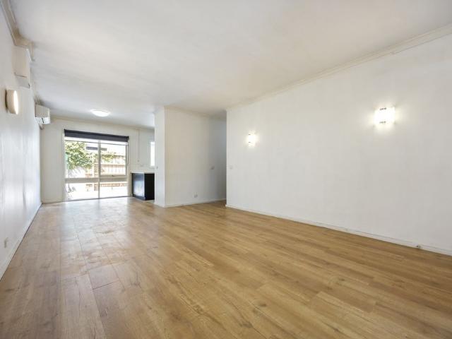 Convenient Townhouse in Carnegie