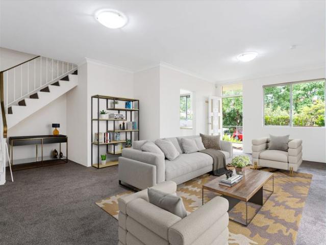 Recently refurbed, Prime town centre cul de sac location