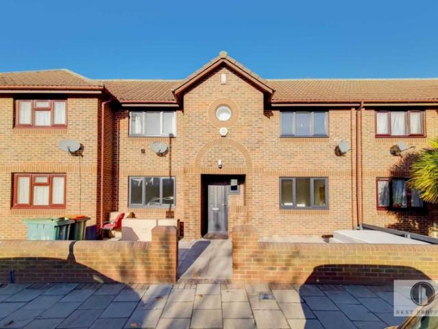 Recently refurbished 4 bedroom house in E15
