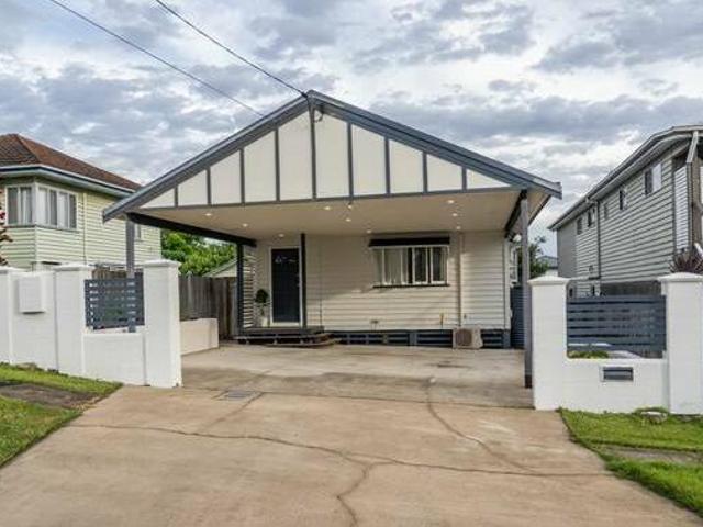 Recently refurbished and position perfect