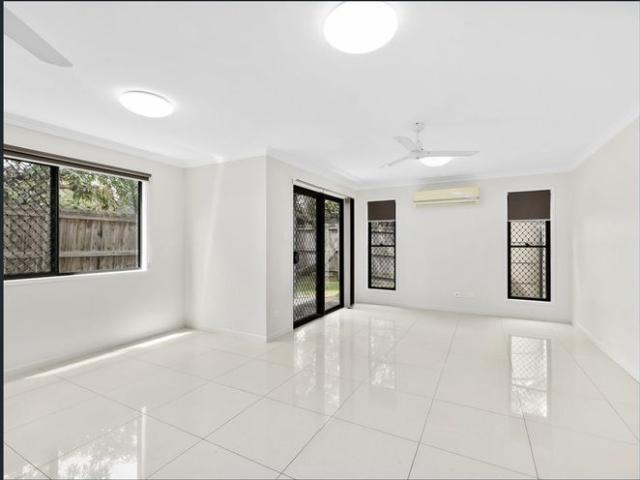 RECENTLY REFURBISHED MODERN THREE BED TOWNHOUSE IN SMALL COMPLEX