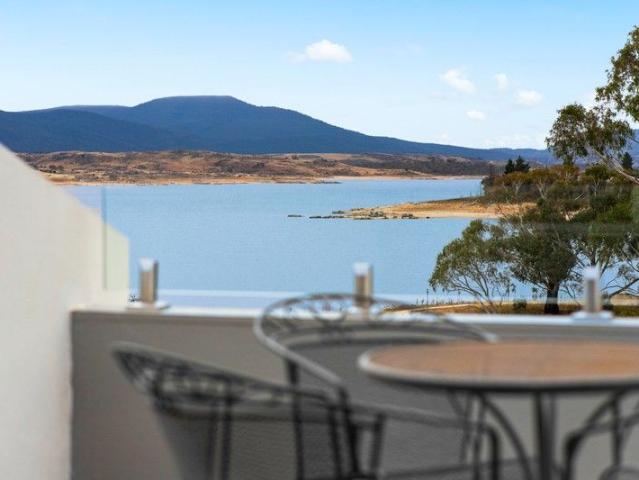 Recently Repainted Holiday Apartment On the Lake Foreshore