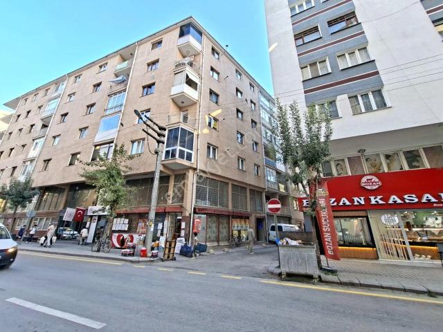 Recep Ümit Emlak'tan Mamure Mahallesi Kırım Cad.üzerinde Satılık Asansörlü Ferah Geniş 3+1 Daire