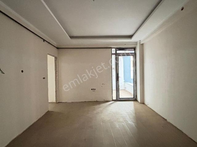 ! Recep Ümit Emlaktan Gültepe Mahallesinde Millet Caddesi Yakını Geniş 1+1 Asansörlü Daireler Fç33!