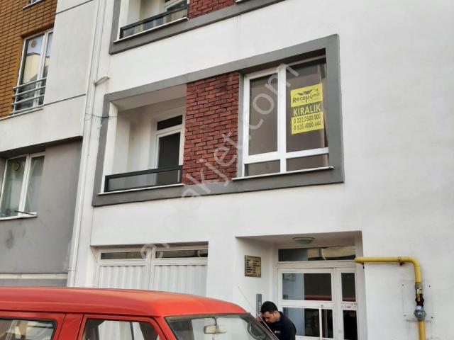 Recep Ümit Emlak'tan Sütlüce Mahallesi İstiklal Caddesi Yakınında Kiralık 2+0 Daire