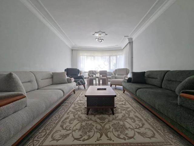 Recep Ümit'ten Seylap Caddesinin Başında Satılık 3+1 Geniş Daire