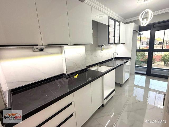 RECEP ÜMİT'TEN ESENLİ CADDESİ YANINDA İSKANLI SIFIR KİRALIK 2+0 DAİRE