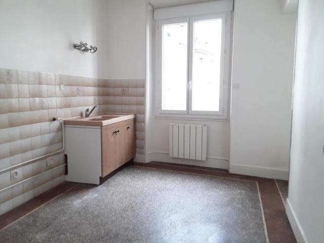 Recherche location Grenoble, contactez notre agence pour une visite: appartement T2 à louer à Grenoble N°GES65940001 585 location