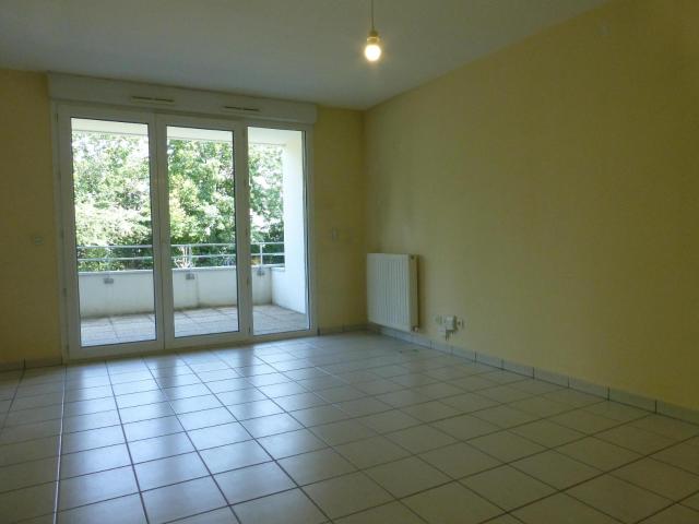 Recherche location ECHIROLLES, contactez notre agence pour une visite: appartement T2 à louer à ECHIROLLES N°GES92580191 586 location