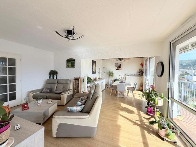 Recherche location VOIRON, contactez notre agence pour une visite: appartement T4 à louer à VOIRON N°GES78460198 588 location