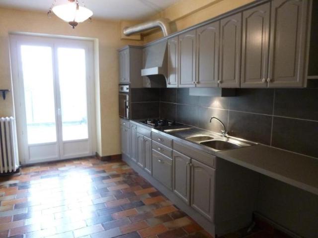 Recherche location Voiron, contactez notre agence pour une visite: appartement T5 à louer à Voiron N°GES72680001 588 location