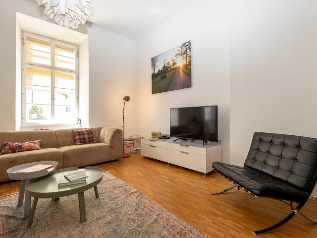 RECHTE ALTSTADT BRUDERHOF | 130 m² Altbaucharme mit 3,6 m Raumhöhe