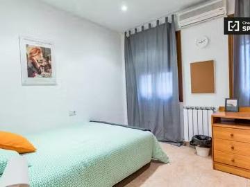 Encantador Acogedora habitación en apartamento de 5 dormitorio.