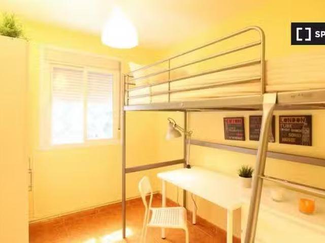 Barato Alojamiento en apartamento de 4 dormitorios en Carabanc.