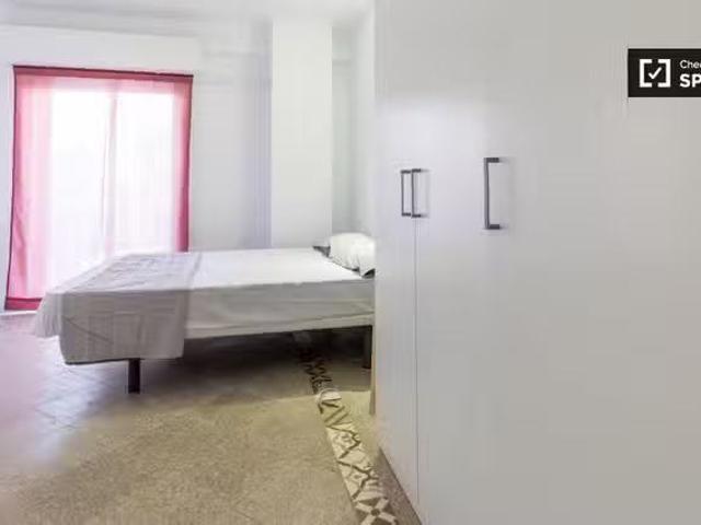 Nuevo Alquiler de habitaciones en apartamento de 6 habitacione.