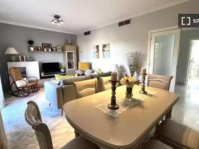 ¡Renta! Apartamento de 3 habitaciones en alquiler en Colores E.