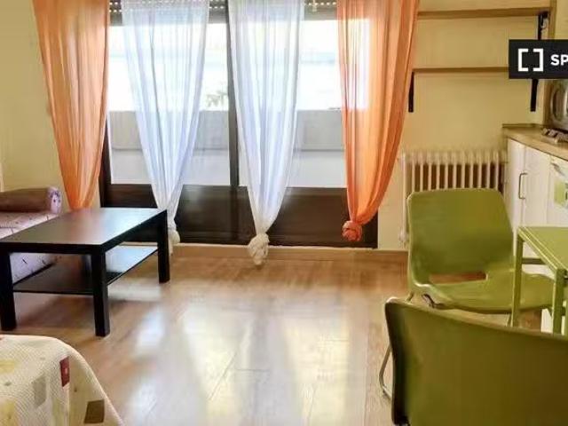 Bonito Estudio en alquiler en Santa Marta de Tormes, Salamanca