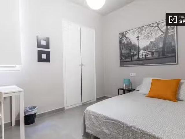 Bonito Habitación moderna en apartamento de 5 dormitorios en L.