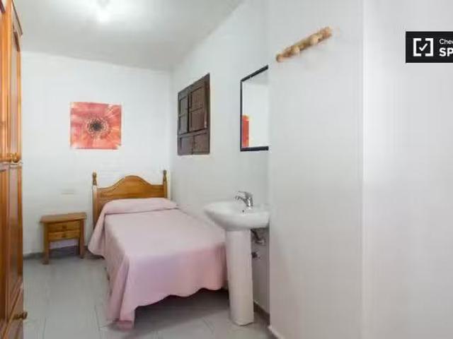 Único Habitación acogedora en apartamento de 12 habitaciones e.