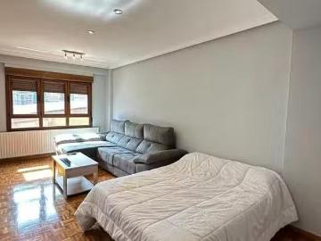 Acogedor Habitación en Matilde García del Real, La Tenderina