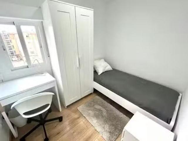 Acogedor Habitación en Avenida de Juan de la Cierva