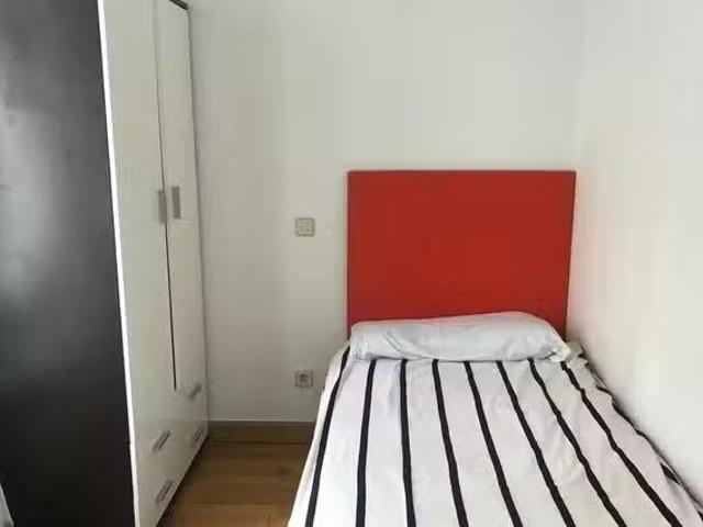 ¡Recién llegado! Habitación en Avenida de los Toreros, Guindal.