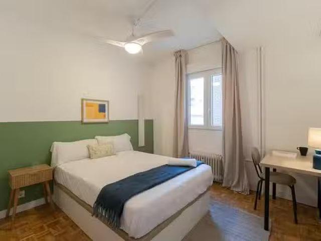 Encantador Habitación en Avenida de la Ciudad de Barcelona, Re.