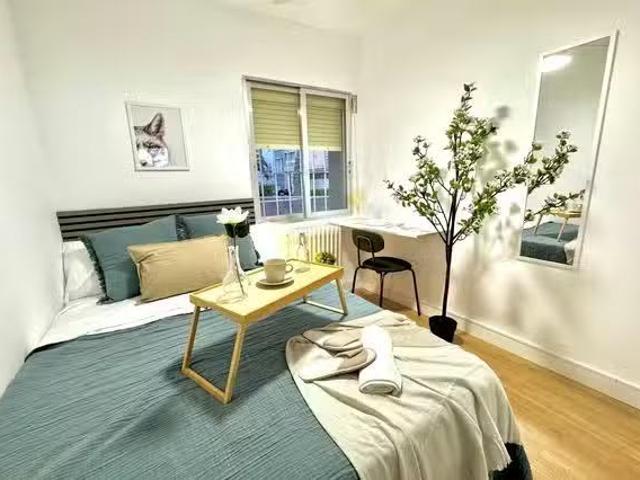 Bonito Habitación en Avenida de la Verbena de la Paloma, Villa.